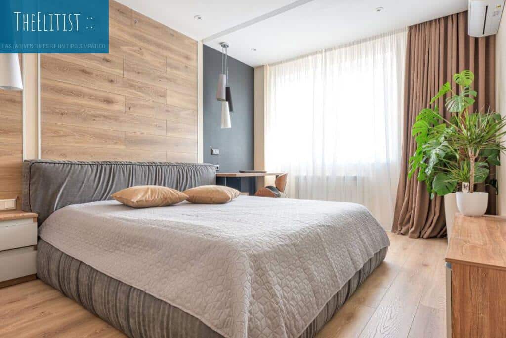 cama en una habitación